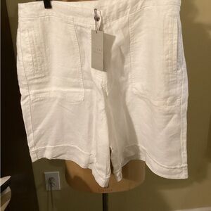 New w/tags white linen Bermuda shorts, size 12